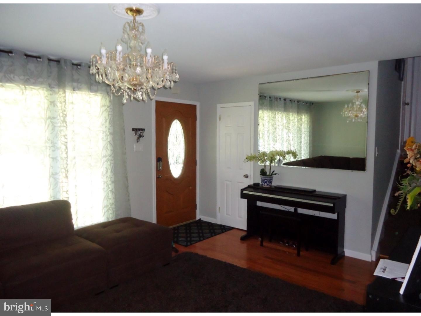 859 Aster Road Warminster, PA 18974 - Photo 4 of 11 Gallery Image 4