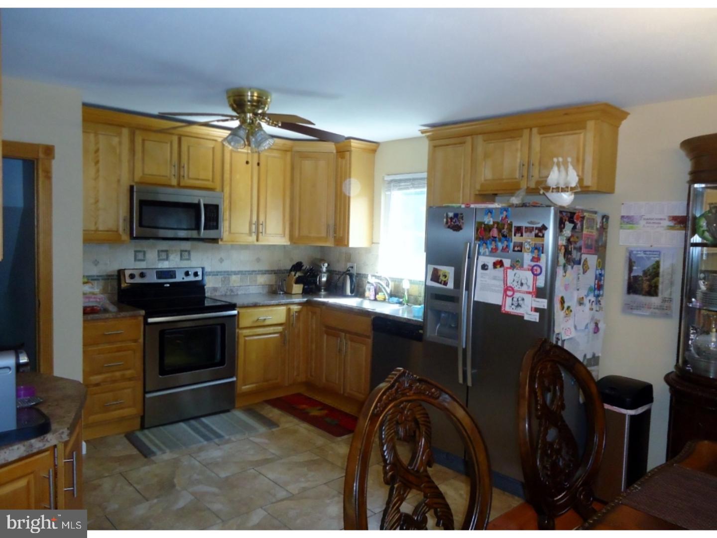 859 Aster Road Warminster, PA 18974 - Photo 5 of 11 Gallery Image 5