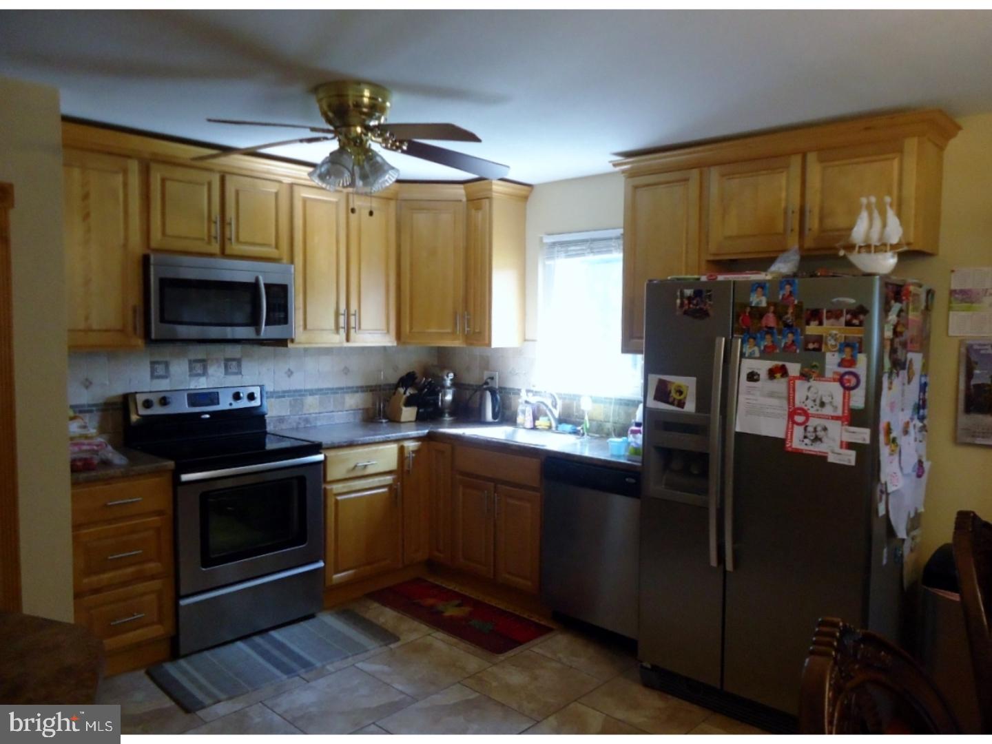 859 Aster Road Warminster, PA 18974 - Photo 6 of 11 Gallery Image 6
