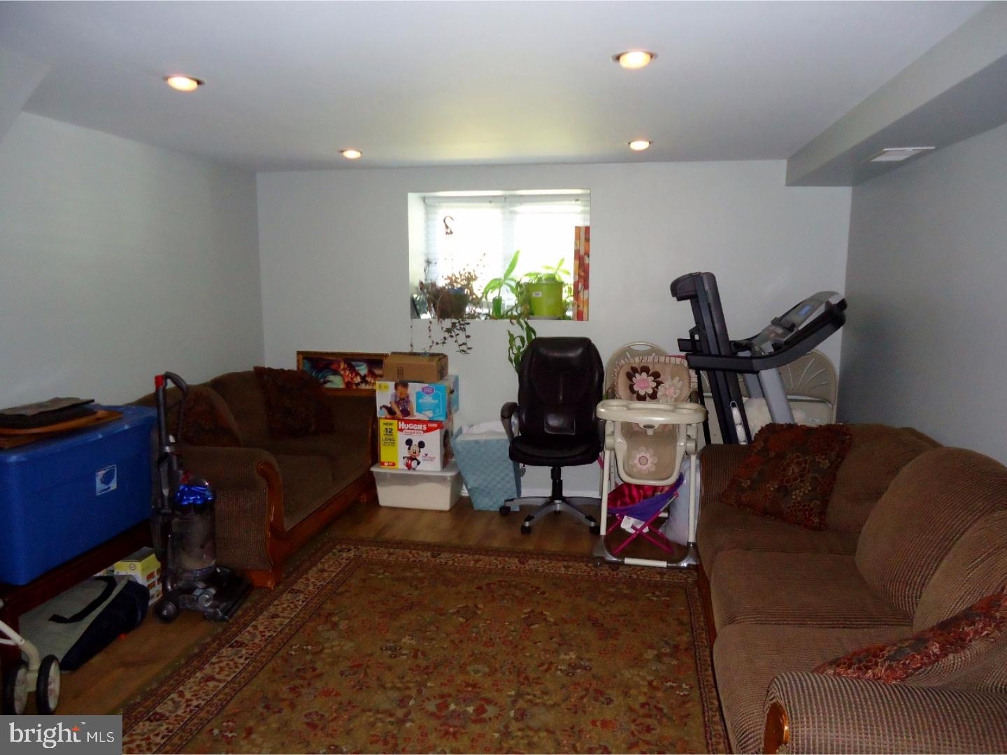 859 Aster Road Warminster, PA 18974 - Photo 10 of 11 Gallery Image 10