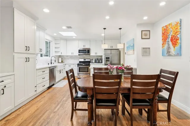 $999,950 | 18937 Sylvan Street, Tarzana, CA 91335