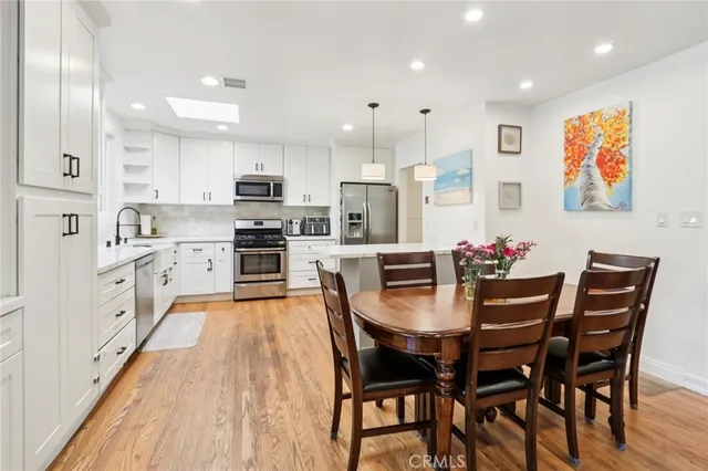 $999,950 | 18937 Sylvan Street, Tarzana, CA 91335