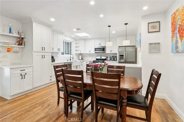 $999,950 | 18937 Sylvan Street, Tarzana, CA 91335