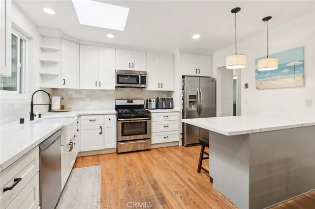 $999,950 | 18937 Sylvan Street, Tarzana, CA 91335