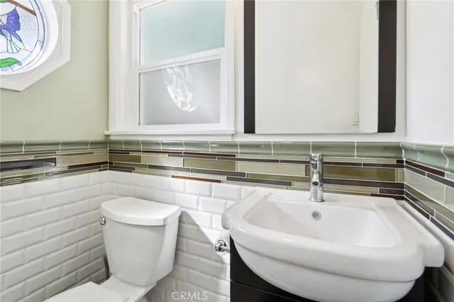 $999,950 | 18937 Sylvan Street, Tarzana, CA 91335