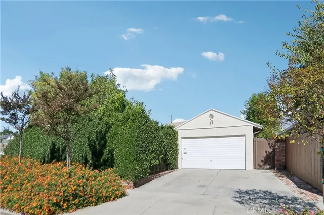 $999,950 | 18937 Sylvan Street, Tarzana, CA 91335