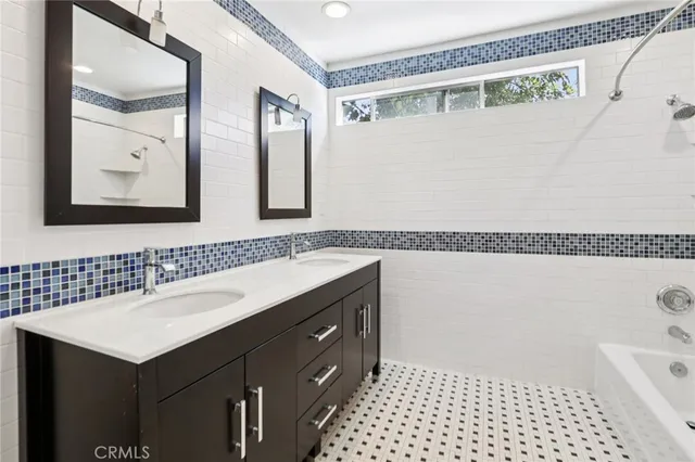 $999,950 | 18937 Sylvan Street, Tarzana, CA 91335