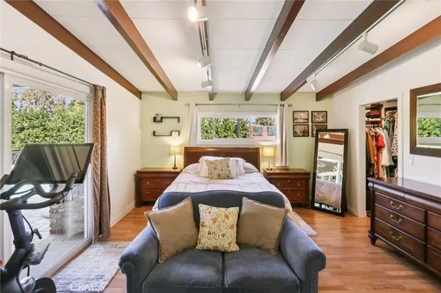 $999,950 | 18937 Sylvan Street, Tarzana, CA 91335