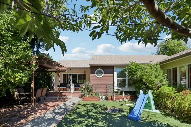 $999,950 | 18937 Sylvan Street, Tarzana, CA 91335