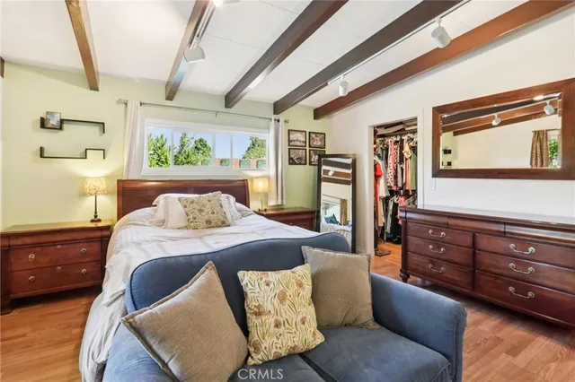 $999,950 | 18937 Sylvan Street, Tarzana, CA 91335