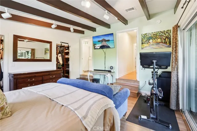 $999,950 | 18937 Sylvan Street, Tarzana, CA 91335