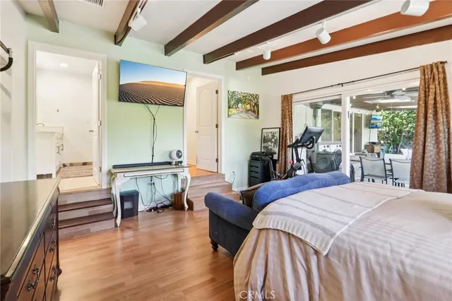 $999,950 | 18937 Sylvan Street, Tarzana, CA 91335