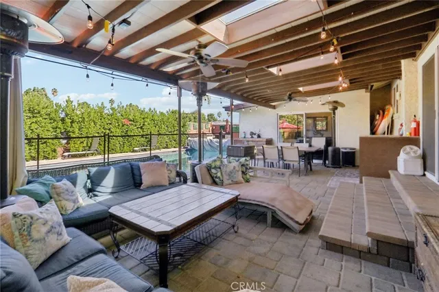 $999,950 | 18937 Sylvan Street, Tarzana, CA 91335