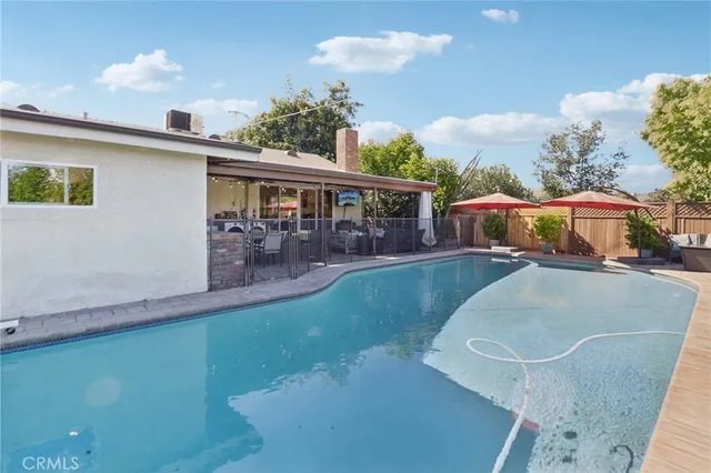 $999,950 | 18937 Sylvan Street, Tarzana, CA 91335