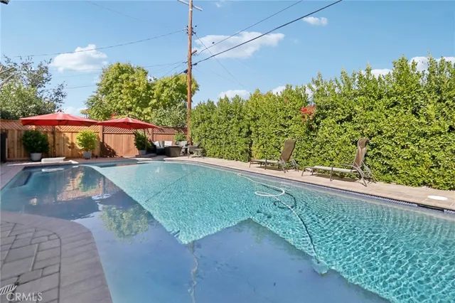 $999,950 | 18937 Sylvan Street, Tarzana, CA 91335