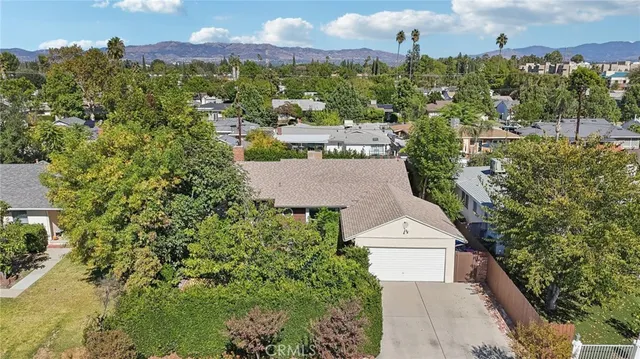 $999,950 | 18937 Sylvan Street, Tarzana, CA 91335