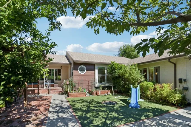 $999,950 | 18937 Sylvan Street, Tarzana, CA 91335