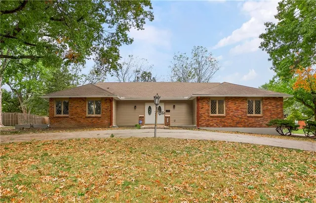 $570,000 | 8641 Broadmoor Street, Overland Park, KS 66212