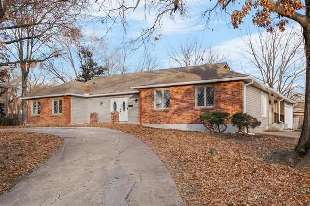 $540,000 | 8641 Broadmoor Street, Overland Park, KS 66212