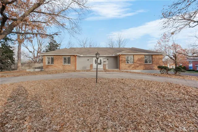$540,000 | 8641 Broadmoor Street, Overland Park, KS 66212