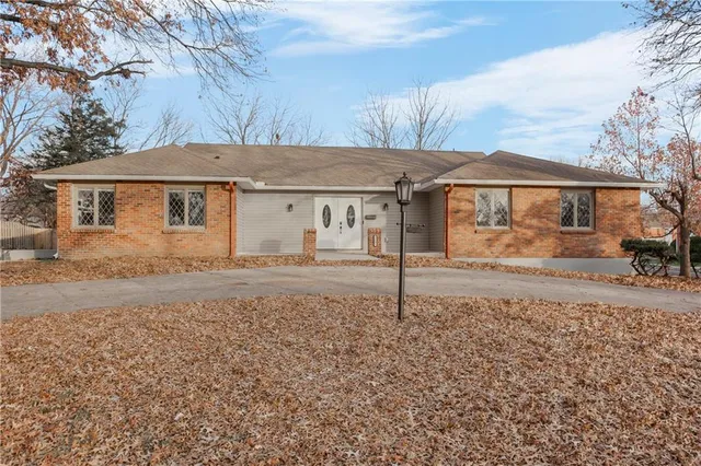 $540,000 | 8641 Broadmoor Street, Overland Park, KS 66212