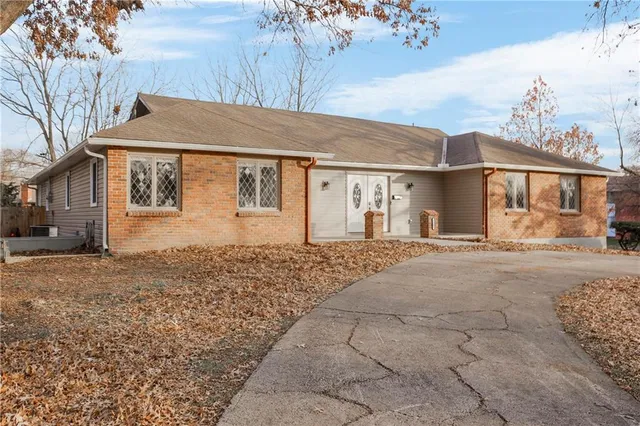 $540,000 | 8641 Broadmoor Street, Overland Park, KS 66212