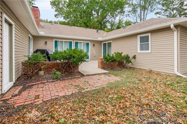 $570,000 | 8641 Broadmoor Street, Overland Park, KS 66212