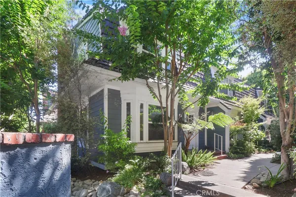 $650,000 | 259 North Holliston Avenue, Unit 1, Pasadena, CA 91106