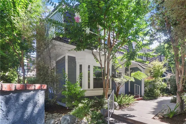 $675,000 | 259 North Holliston Avenue, Unit 1, Pasadena, CA 91106