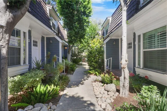 $675,000 | 259 North Holliston Avenue, Unit 1, Pasadena, CA 91106