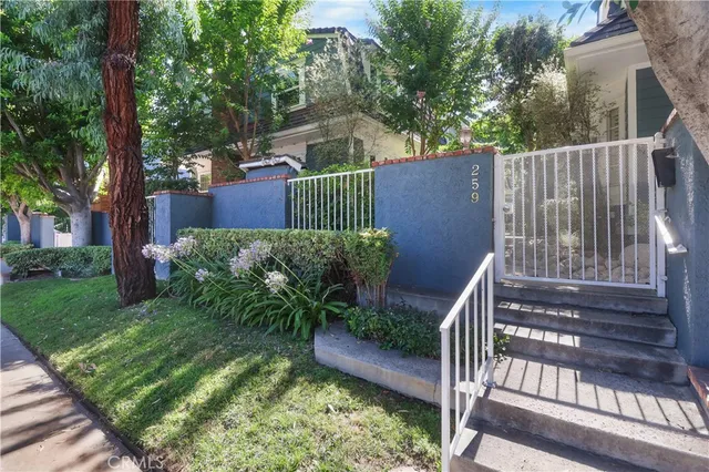 $675,000 | 259 North Holliston Avenue, Unit 1, Pasadena, CA 91106