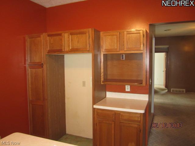 916 Root Road Lorain, OH 44052 - Photo 7 of 10