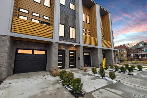 $529,500 | 1703 Pallister, Unit 30, Detroit, MI 48206
