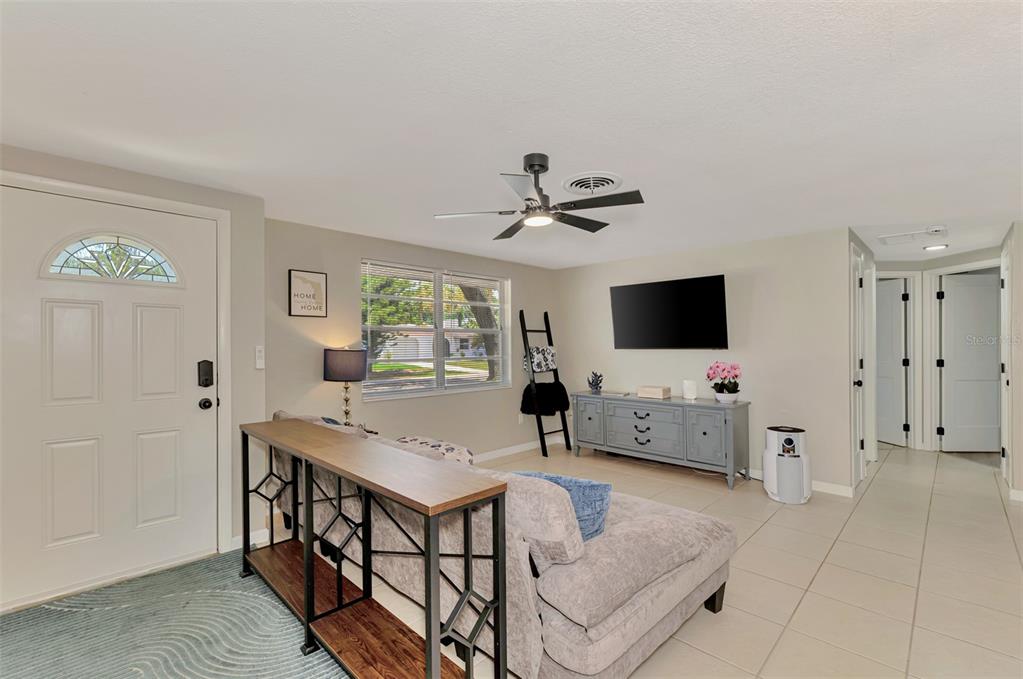 361 Falkland Road Venice, FL 34293 - Photo 8 of 40