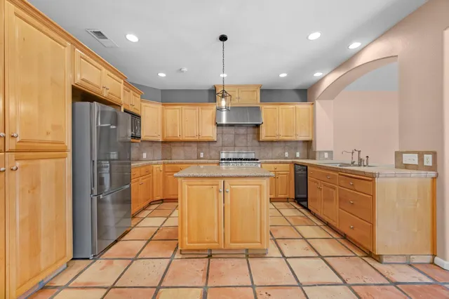 $2,250,000 | 13715 East Nebraska Avenue, Kingsburg, CA 93631