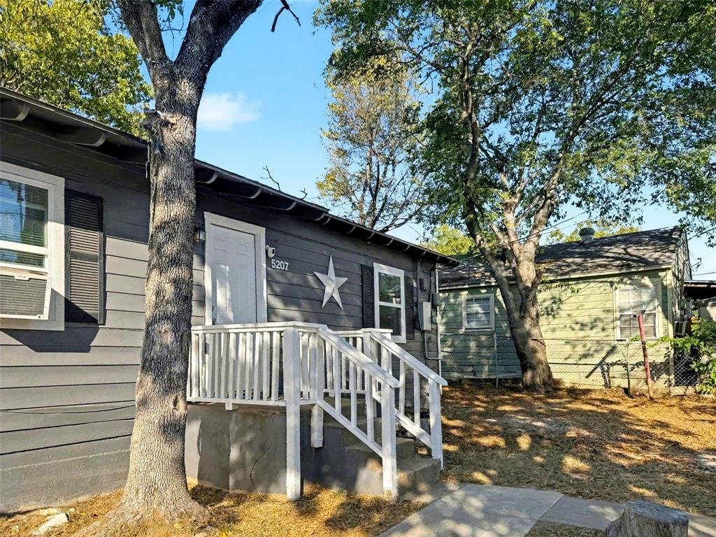 5207 Spruce Street Dallas, TX 75211 - Photo 1 of 8