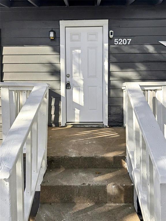 5207 Spruce Street Dallas, TX 75211 - Photo 2 of 8