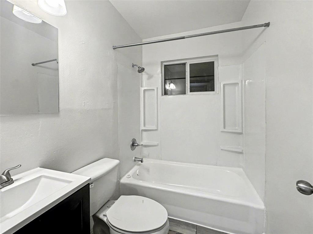 5207 Spruce Street Dallas, TX 75211 - Photo 7 of 8