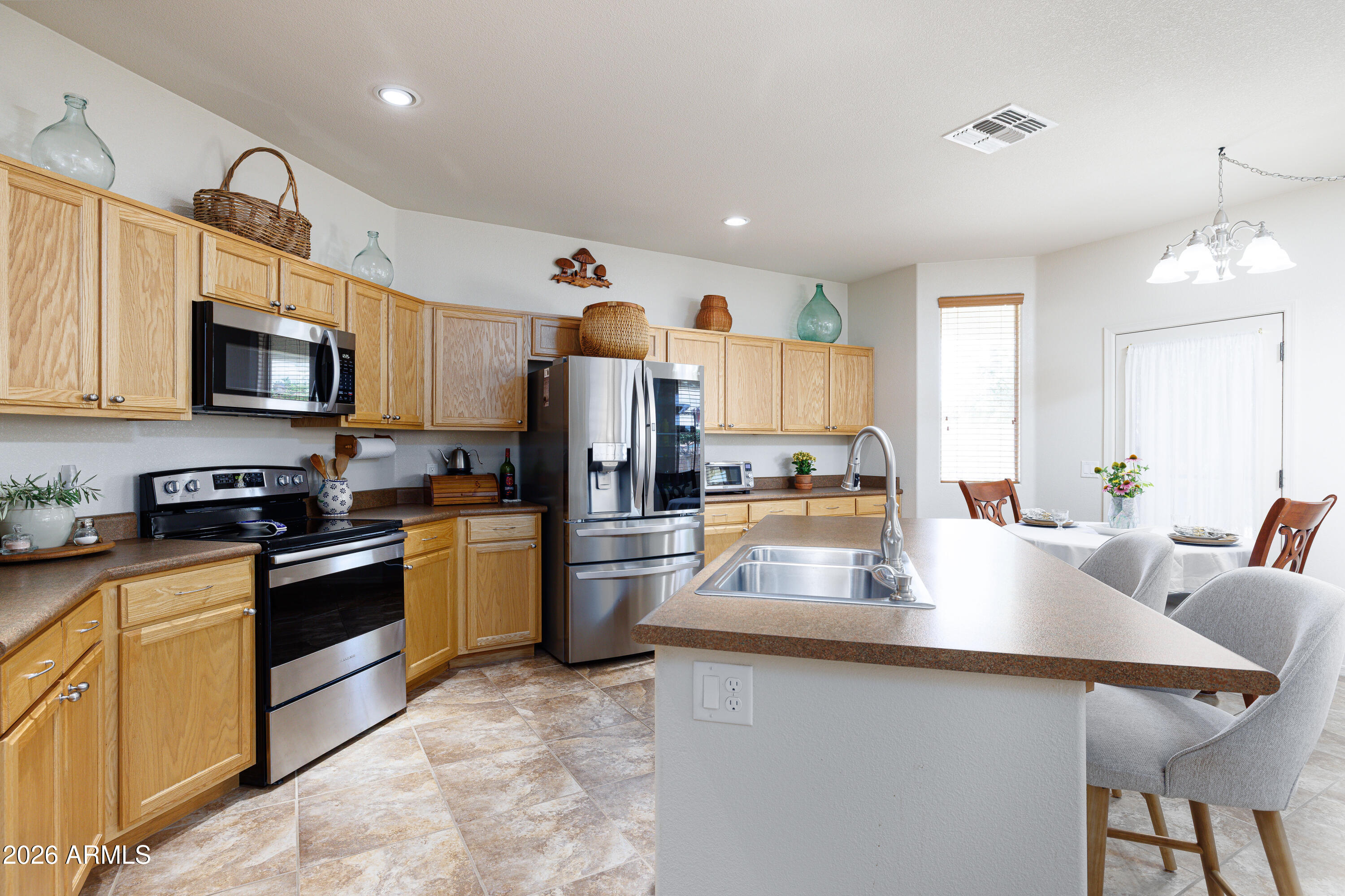 2611 Rising Moon Way Sierra Vista, AZ 85635 - Photo 14 of 37 15
