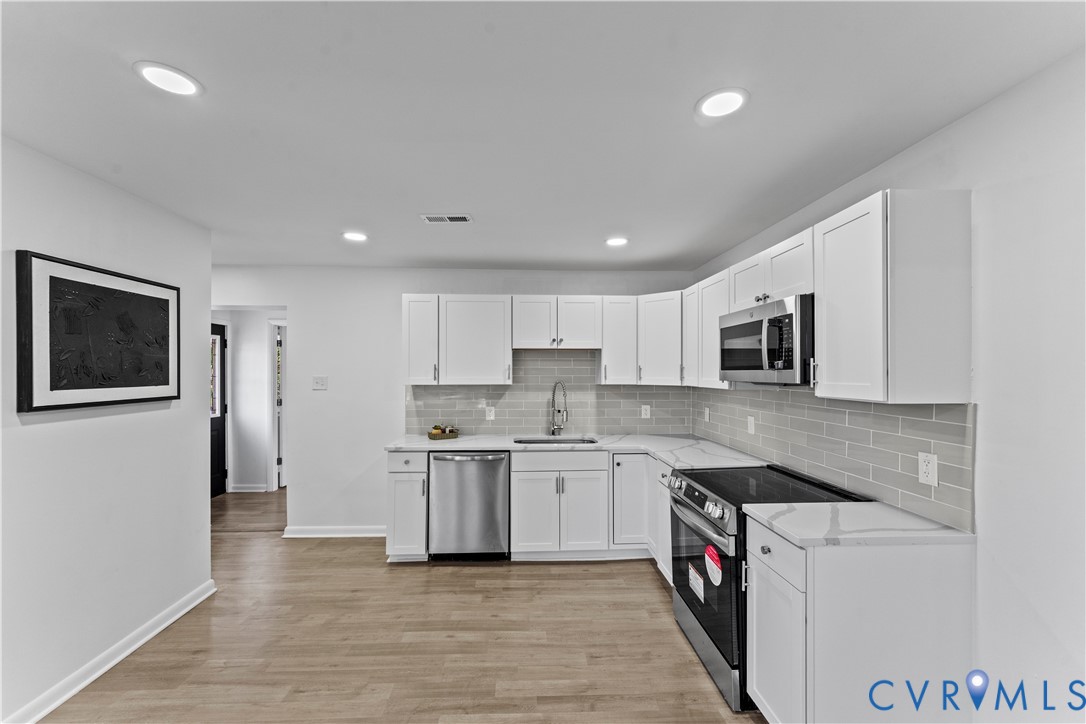 2000 Cleary Road Richmond, VA 23223 - Photo 11 of 28 Kitchen featuring backsplash, appliances with stai
