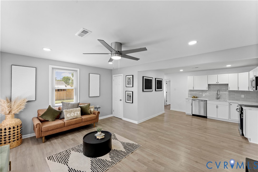 Living area with light wood-type flooring, recesse
