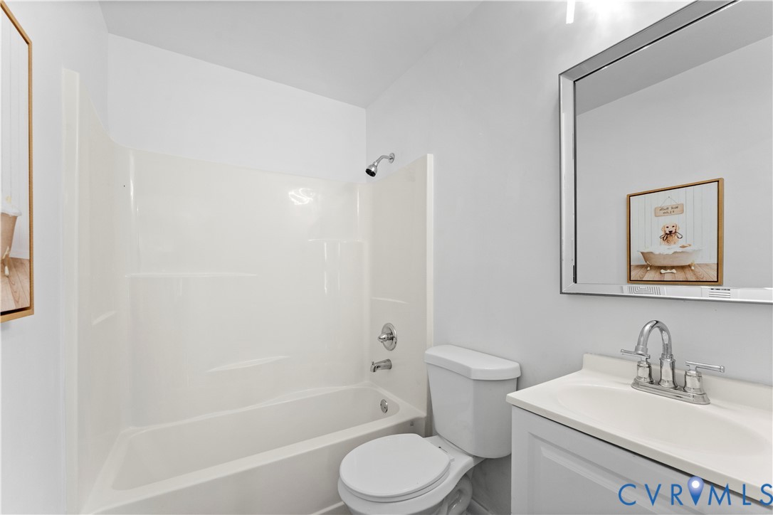 2000 Cleary Road Richmond, VA 23223 - Photo 8 of 28 Bathroom with vanity and washtub / shower combinat