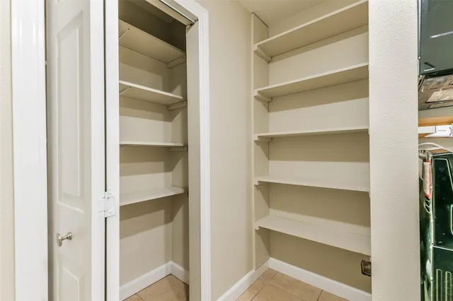 $2,400 | 11 Lyncrest Drive, Galveston, TX 77550