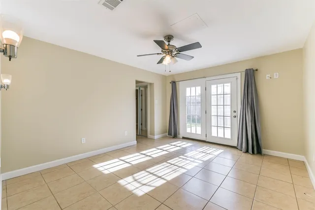 $2,400 | 11 Lyncrest Drive, Galveston, TX 77550