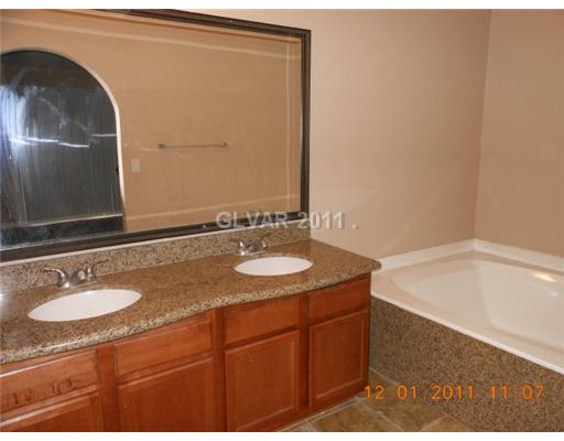 1842 North Decatur Boulevard, Unit 202 Las Vegas, NV 89108 - Photo 4 of 5 Master Bath/Spa.
