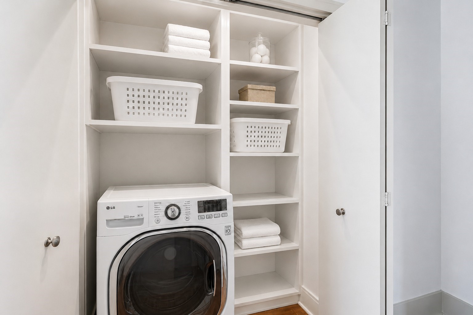 1114 Merrill Street Houston, TX 77009 - Photo 17 of 34 The one unit washer/dryer allows for efficient use of time and space.