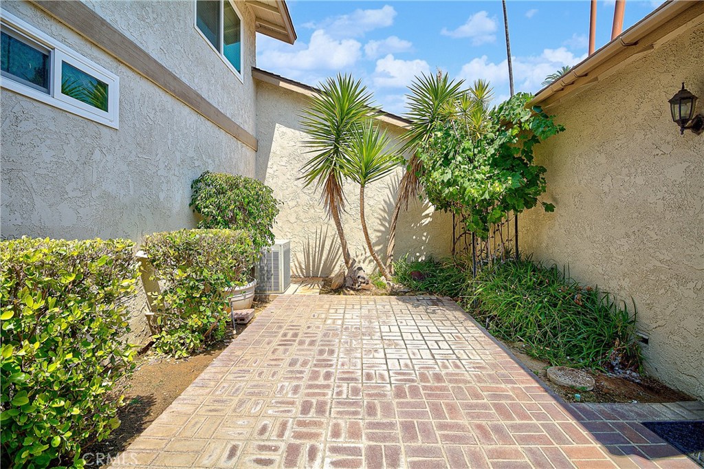 2663 Doubletree Riverside, CA 92506 - Photo 6 of 50