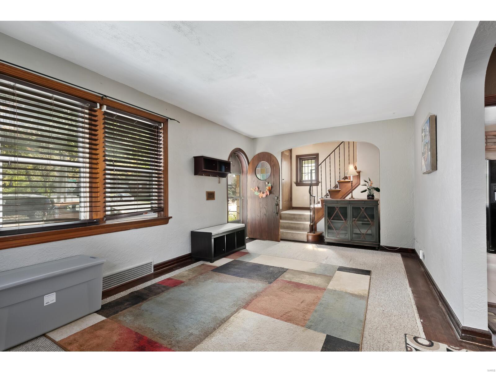2501 Brown Road St. Louis, MO 63114 - Photo 4 of 29 Gallery Image 4