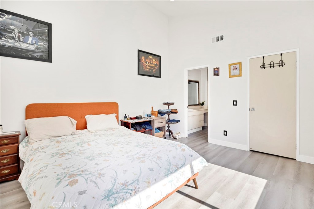 54880 Inverness Way La Quinta, CA 92253 - Photo 23 of 35 a bed sitting in a spacious bedroom next to a window