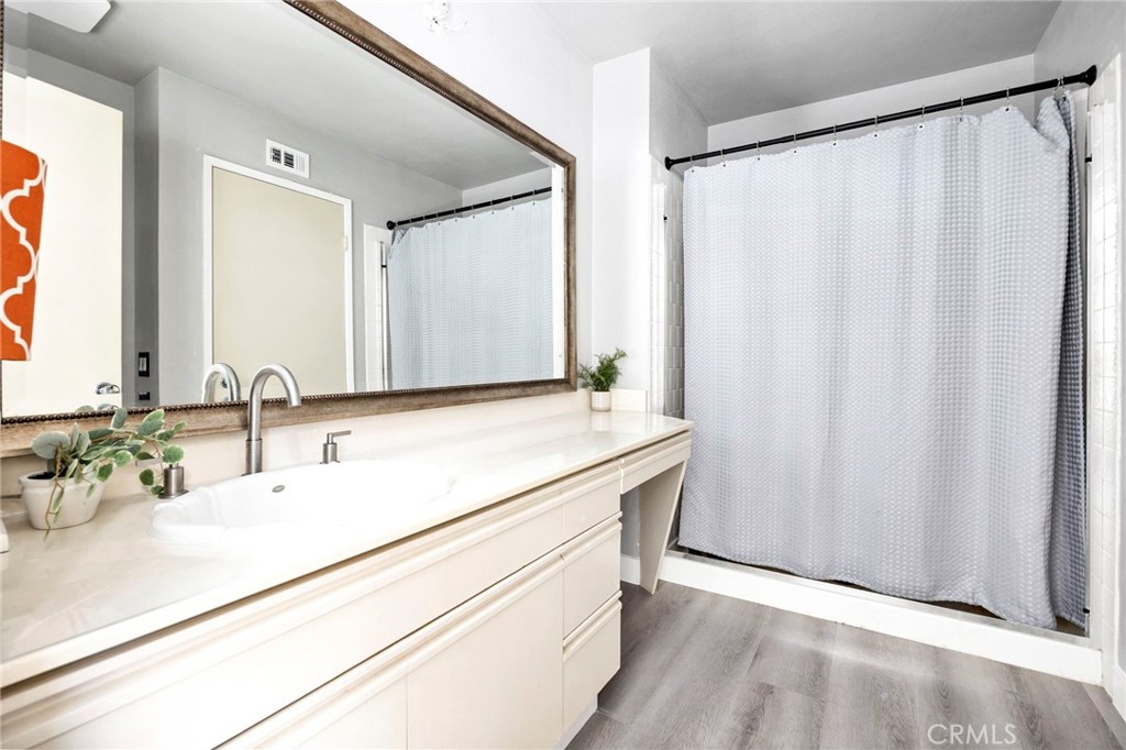 54880 Inverness Way La Quinta, CA 92253 - Photo 24 of 35 a bathroom with a double vanity sink and a mirror